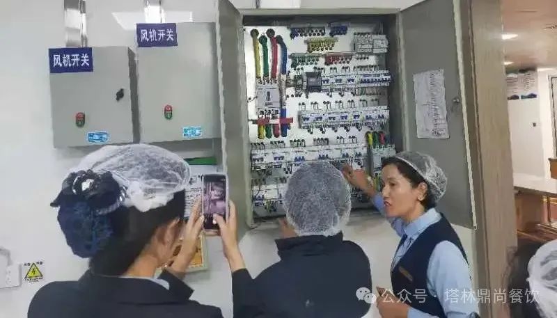 塔林鼎尚餐飲烏市二分公司建行項目部：參觀交流促提升，學(xué)習(xí)互補(bǔ)共發(fā)展