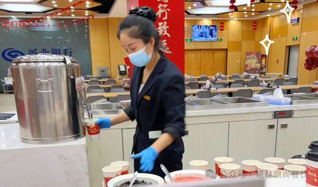 新疆塔林鼎尚餐飲烏市一分公司:立冬美食節,溫暖職工心